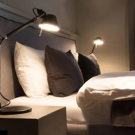 Botel Oceans 18 Comfortable *